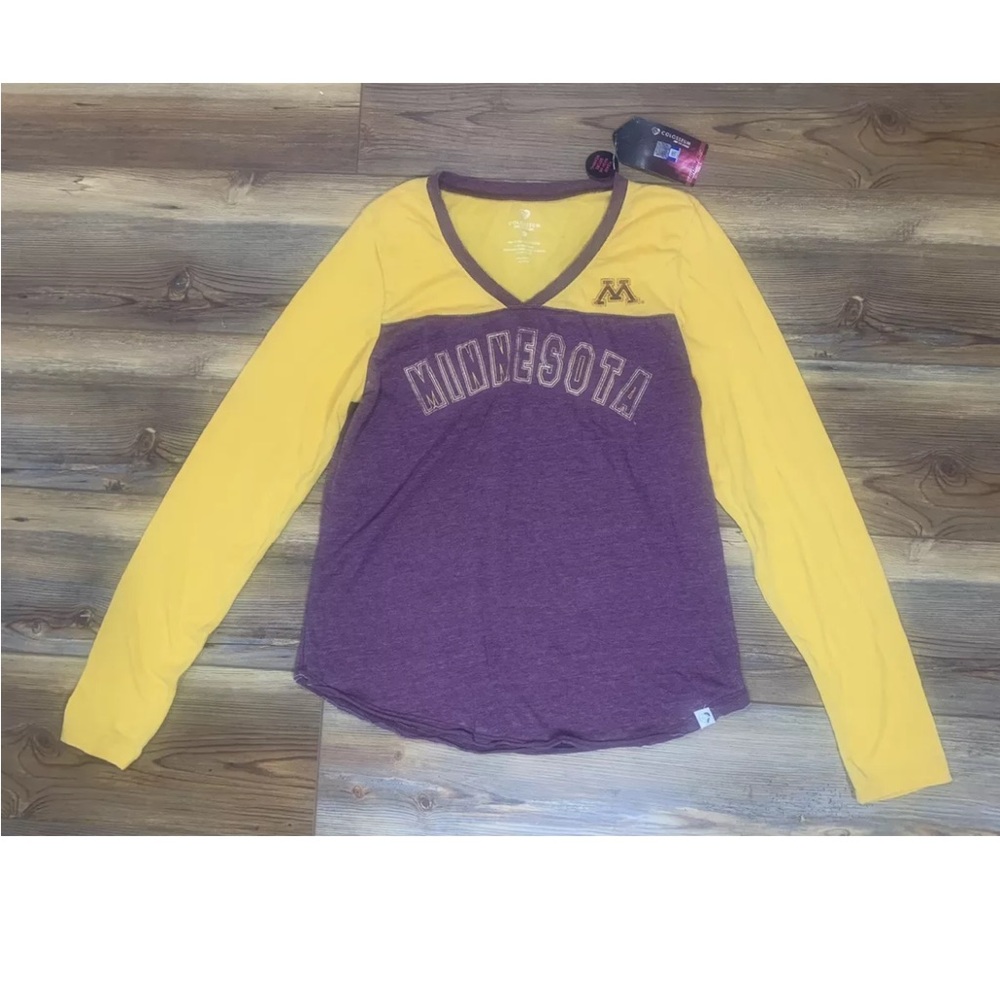 University of Minnesota Gophers Colosseum Women’s Medium Vneck Long Sleeve Shirt